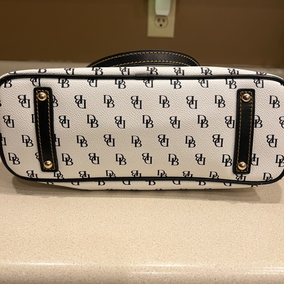 Dooney and Bourke Classic Tote Bag - Picture 6 of 6